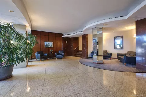 61-20 Grand Central Pkwy #B1203, Forest Hills, NY 11375