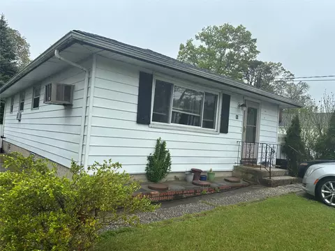 90 Blue Point Rd, Selden, NY 11784