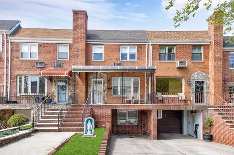 6811 61st Rd, New York, NY 11379
