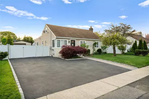50 Herman Ave, North Babylon, NY 11703