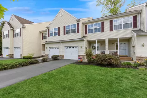 4005 Ridgecrest Dr, Wappingers Falls, NY 12590