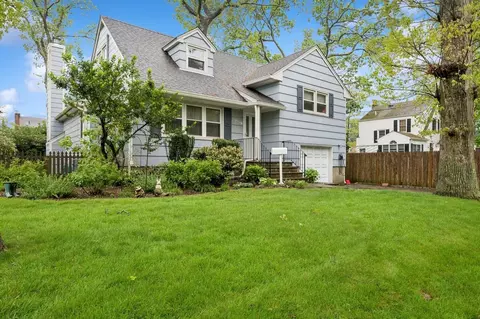 1836 Willis Ave, Merrick, NY 11566