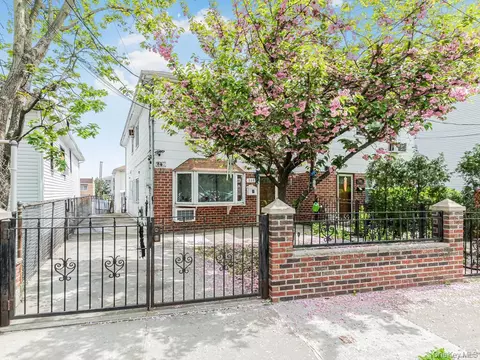 540 Throggs Neck Expy, New York, NY 10465