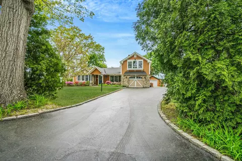 81 Wylde Rd, Mount Sinai, NY 11766