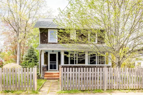 16 Washington Ave, Greenport, NY 11944