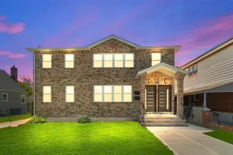 21942 112th Rd, New York, NY 11429