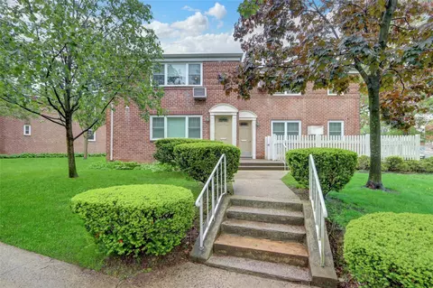22408 Kingsbury Ave #B, Oakland Gardens, NY 11364