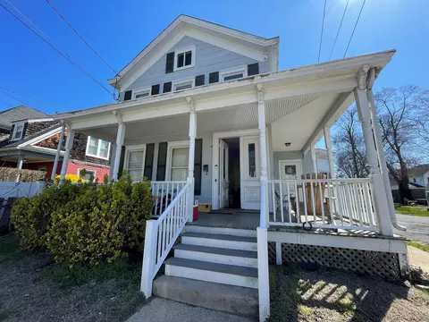 318 5th Ave, Greenport, NY 11944