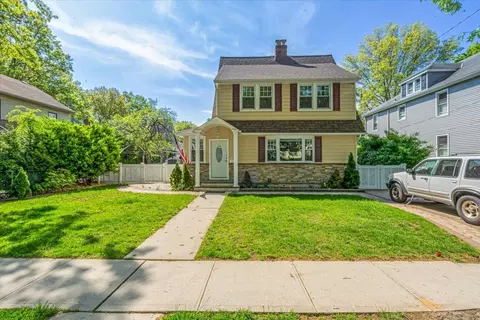 264 Bryant Ave, Floral Park, NY 11001
