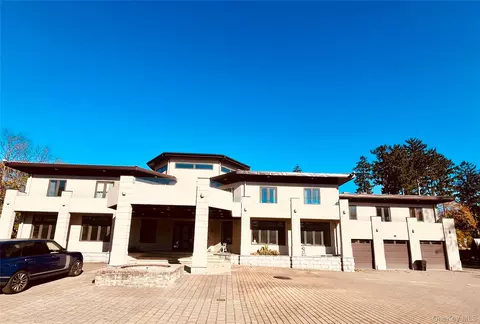 25 Shelter Rock Rd, North Hempstead, NY 11030