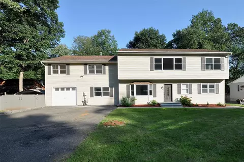 8 Parker Ave, Greenwood Lake, NY 10925