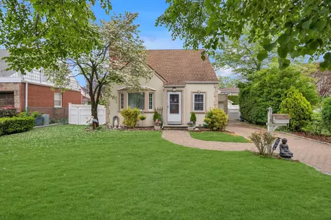 108 Gerard Ave, North Hempstead, NY 11040