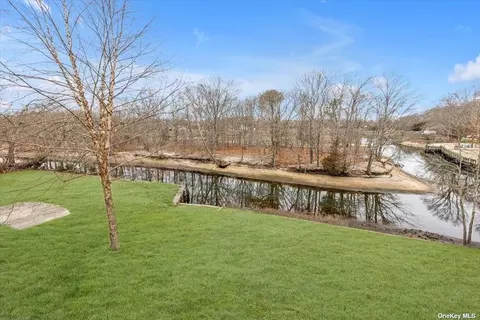 2500 Ole Jule Ln, Mattituck, NY 11952
