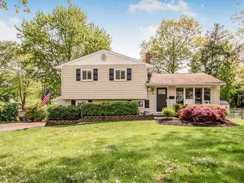70 Lyncrest Ave, Clarkstown, NY 10956