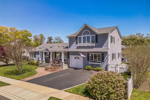 26 Forte Ave, Old Bethpage, NY 11804