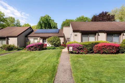 10 Strathmore Gate Dr, Stony Brook, NY 11790