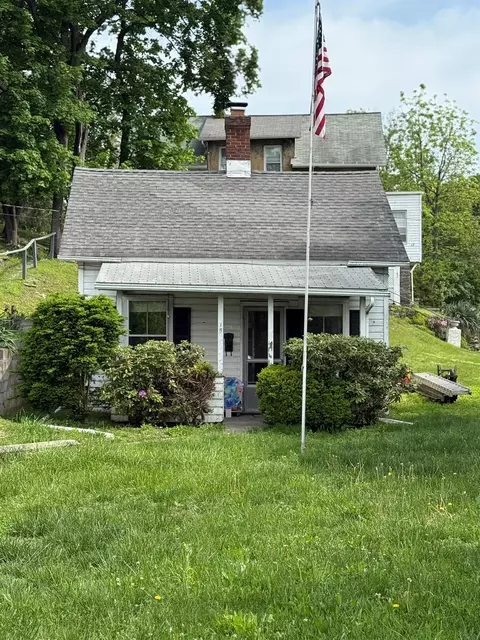 15 Springside Ave, Arlington, NY 12603