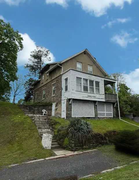 17 Springside Ave, Arlington, NY 12603