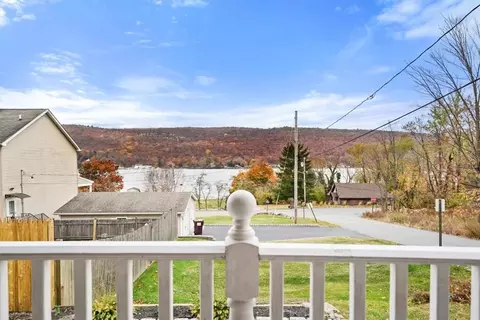 8 Sterling Pl, Greenwood Lake, NY 10925