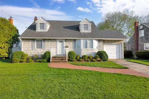 144 Willard Ave, Farmingdale, NY 11735
