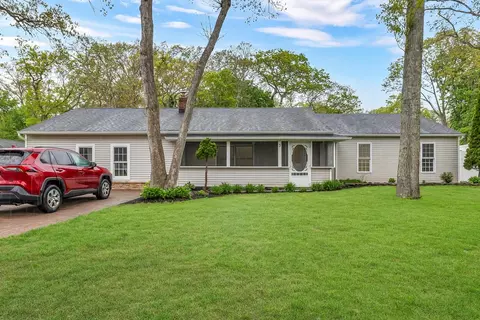 3 Russet Ln, Lake Grove, NY 11755
