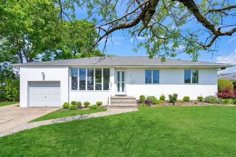 214 Central Park Rd, Plainview, NY 11803