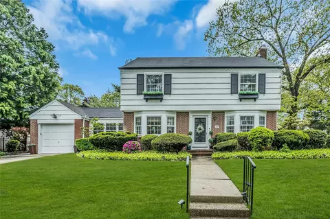 257 Hewlett Ave, Merrick, NY 11566