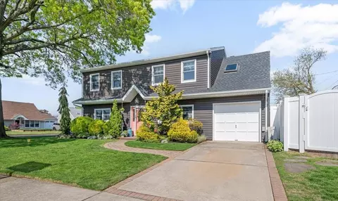 340 Martin Pl, Bethpage, NY 11714