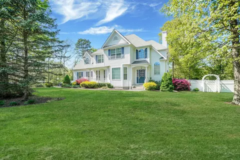 1 Gingham Ct, Ridge, NY 11961