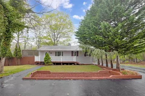 118 Fulton Ave, Mastic, NY 11950