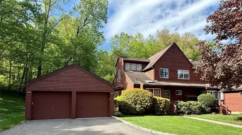 401 Autumn Ln, Southeast, NY 10509