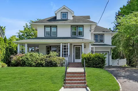 48 Hillcrest Ave, North Hempstead, NY 11030