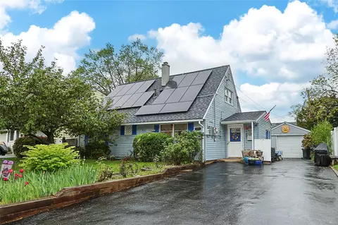 23 Collins Rd, Glen Cove, NY 11542