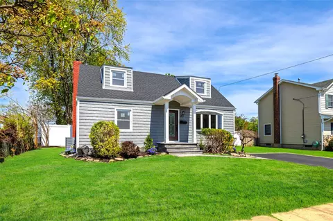 23 Barbara Dr, Farmingdale, NY 11735
