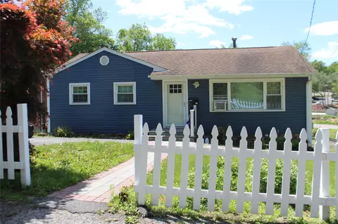 1111 Frost Ln, Peekskill, NY 10566