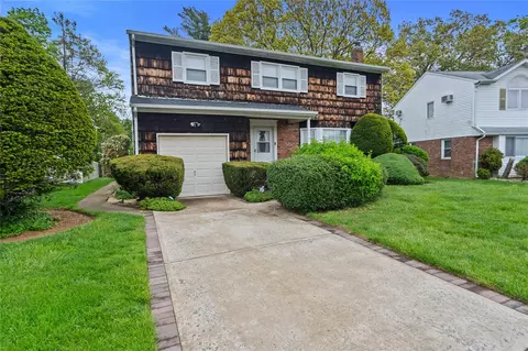 915 School Dr, Baldwin, NY 11510