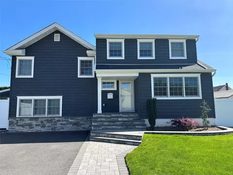 3 N Utica Ave, Massapequa, NY 11758