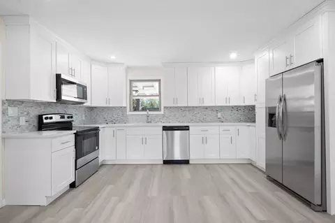 84 E 19th St, Huntington Station, NY 11746