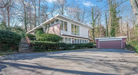 211 E Shore Rd, North Hempstead, NY 11023