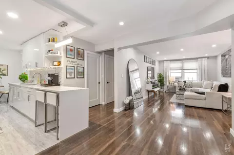 33-44 93rd St #5X, New York, NY 11372