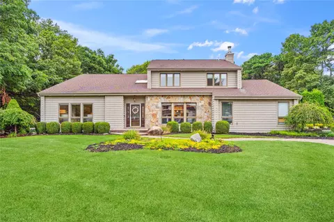 20 Annandale Rd, Commack, NY 11725