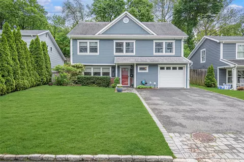 22 Anchorage Rd, North Hempstead, NY 11050