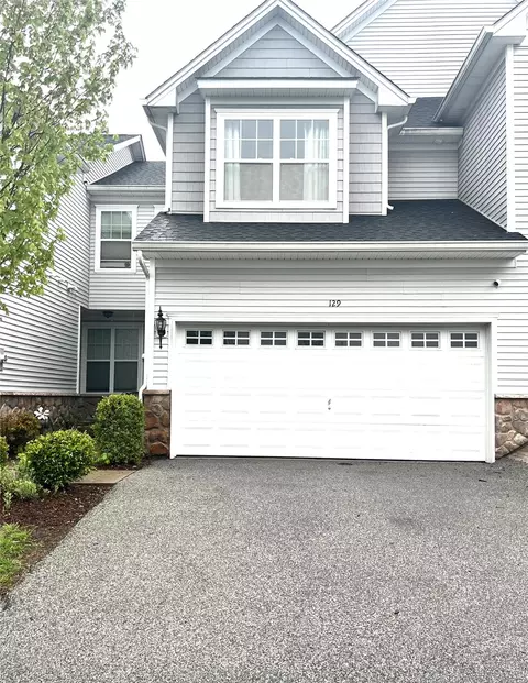 129 Meadow View Dr #1105, Wallkill, NY 10940