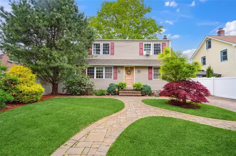 7 Grange St, Huntington, NY 11743