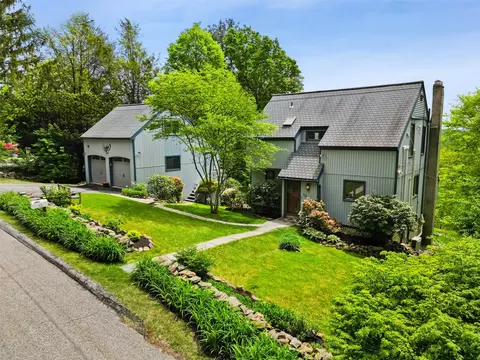 30 Woodcrest Ter, Amawalk, NY 10501