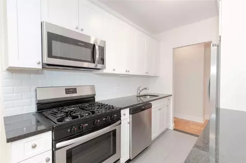 3 Sadore Ln #1Y, Yonkers, NY 10710