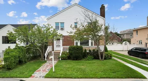 56 W Beech St, Long Beach, NY 11561