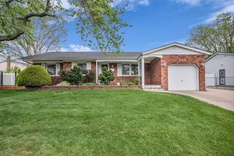 257 New Hampshire Ave, Bay Shore, NY 11706