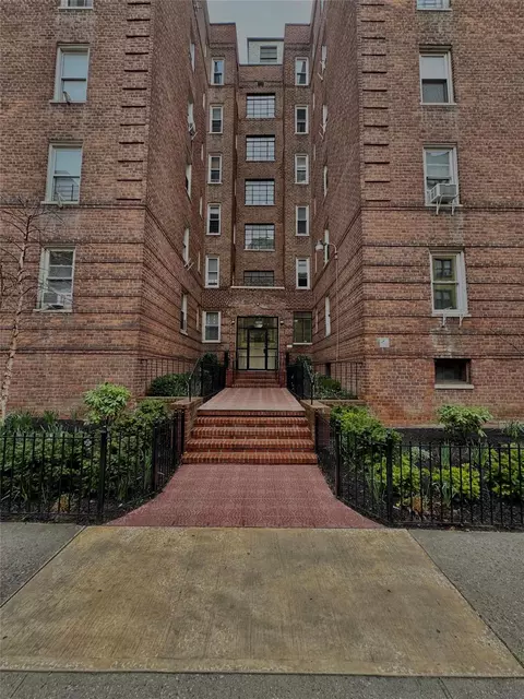 2080 Barnes #2E, New York, NY 10462