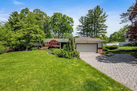 8 Beaumont Dr, Clarkstown, NY 10956
